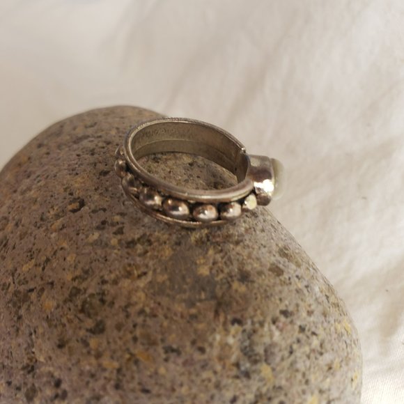 Clouded White Glass Cabochon Ring Size 7.5 Hippy Southwestern Silver Toned - Picture 10 of 12